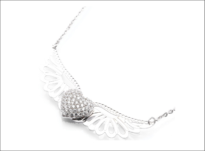 Thiết kế sợi d&acirc;y h&igrave;nh tr&aacute;i tim th&ecirc;m đ&ocirc;i c&aacute;nh mang th&ocirc;ng điệp &yacute; nghĩa 